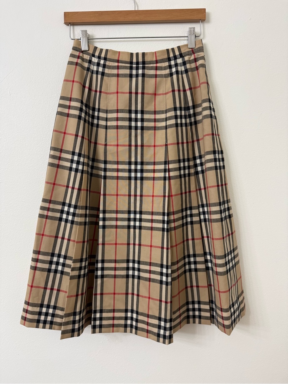 {S} Vintage ‘Burberrys’ Plaid A-Line Skirt in Beige and Red Plaid